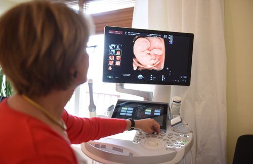 Ultraschallbehandlung Frauenarztpraxis Pietroschinsky Köln